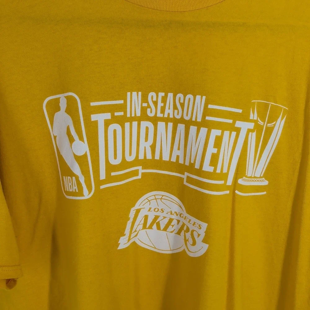 Los Angeles Lakers Basketball NBA Fruit Of The Loom Mens Yellow T-Shirt‎ Size XL